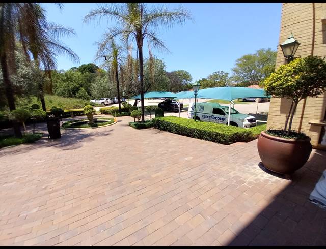 231M² OFFICE TO LET IN BRYANSTON